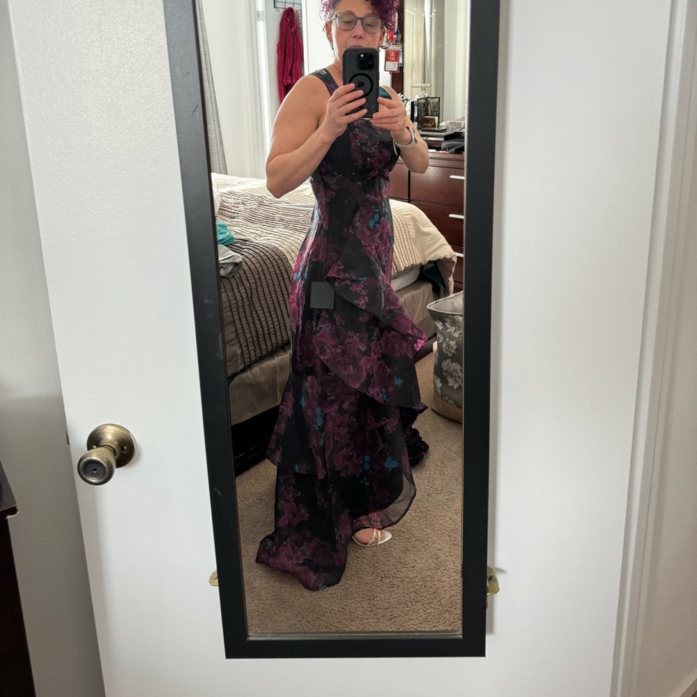 Beautiful formal hi-low Lulus dress/ prom dress. never worn